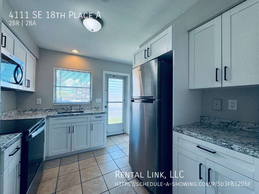 Building Photo - 4111 SE 18th Pl