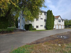 Building Photo - 810 N Siony