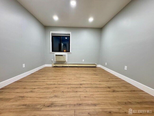Building Photo - 1032 Cricket Ln