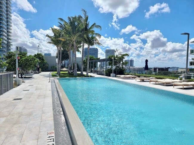 Building Photo - 3131 NE 7th Ave