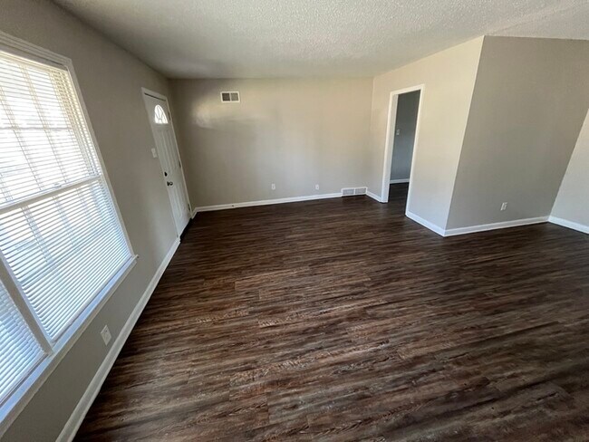 Building Photo - 3449 S Perkins Rd
