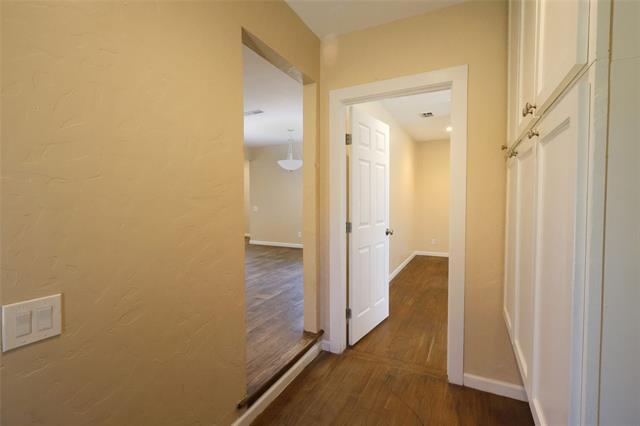 Building Photo - 1004 W Cayuga Dr