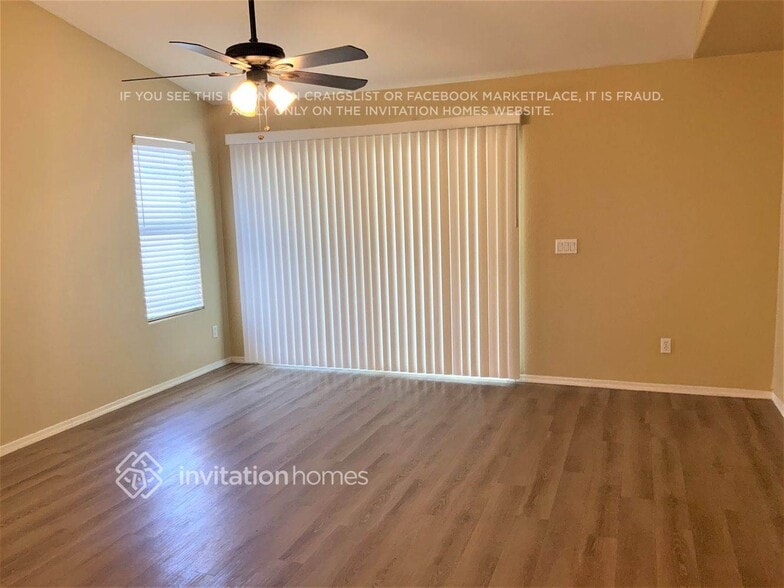 Building Photo - 2724 E Concho Ave