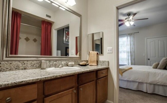 Building Photo - 1 bedroom in Lewisville TX 75067