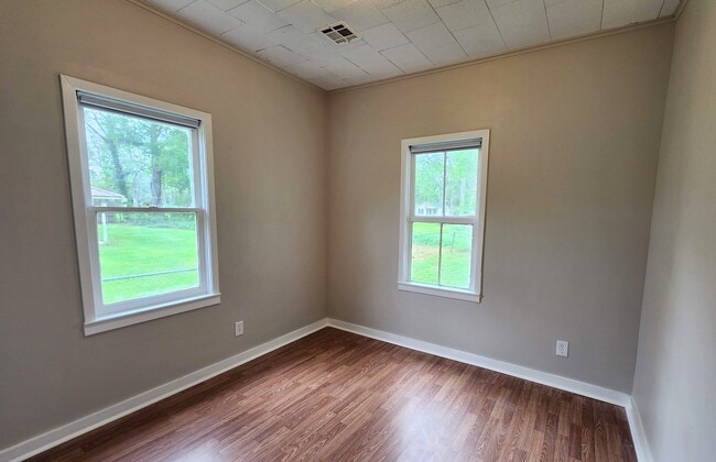 Building Photo - 131 Anne St