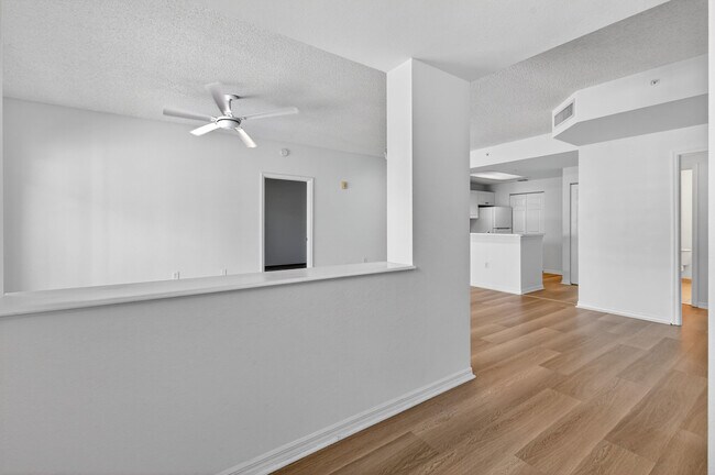 Building Photo - 2804 Sarento Pl