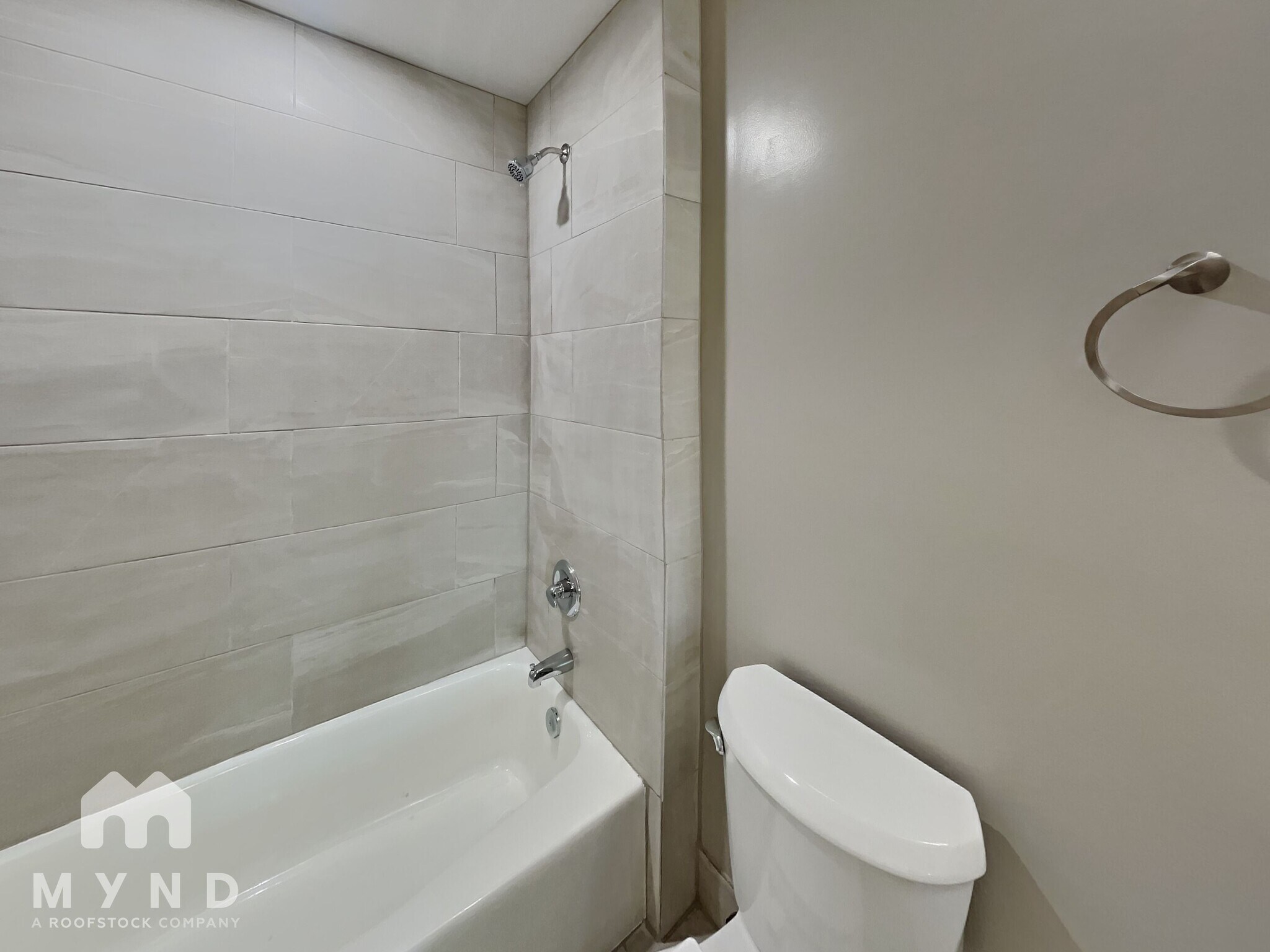 Building Photo - 204 E Ave C