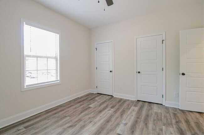 Building Photo - 550 Peachers Mill Rd