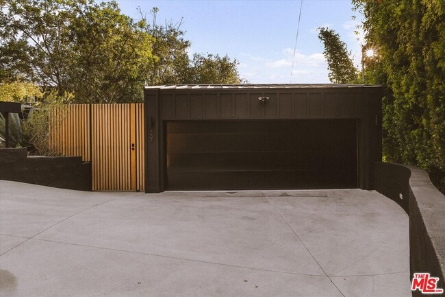 Building Photo - 737 Halliday Ave