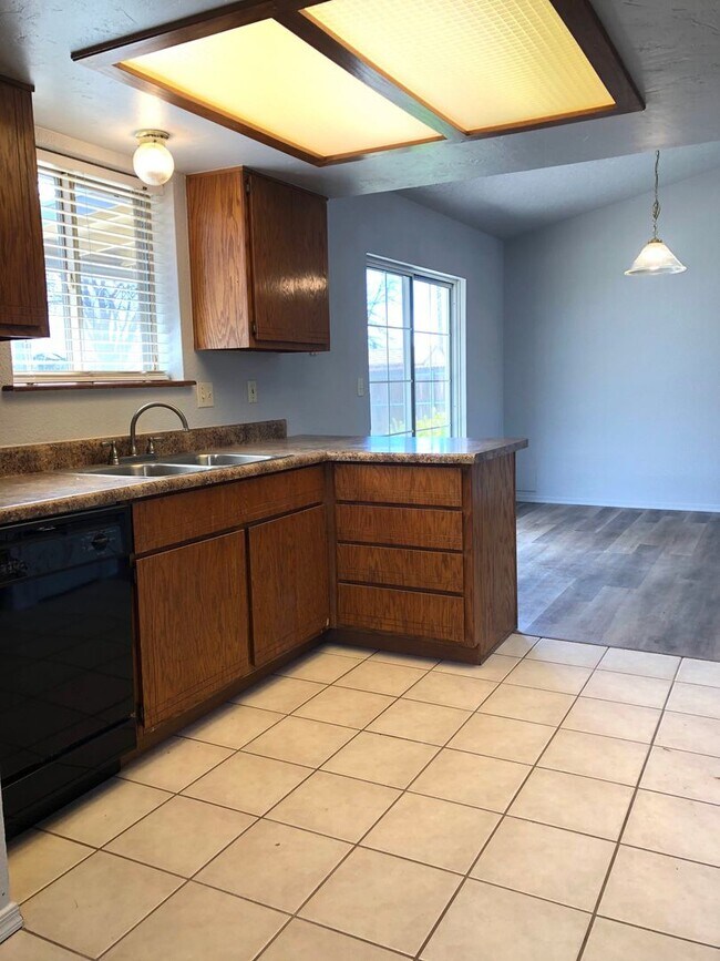 Building Photo - 3523 N Dale Dr