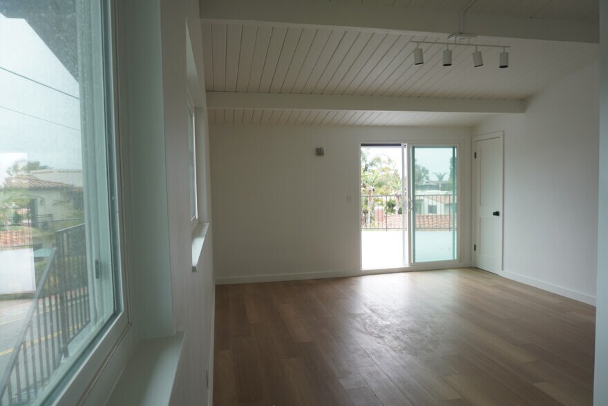 Building Photo - 305 Avenida Madrid