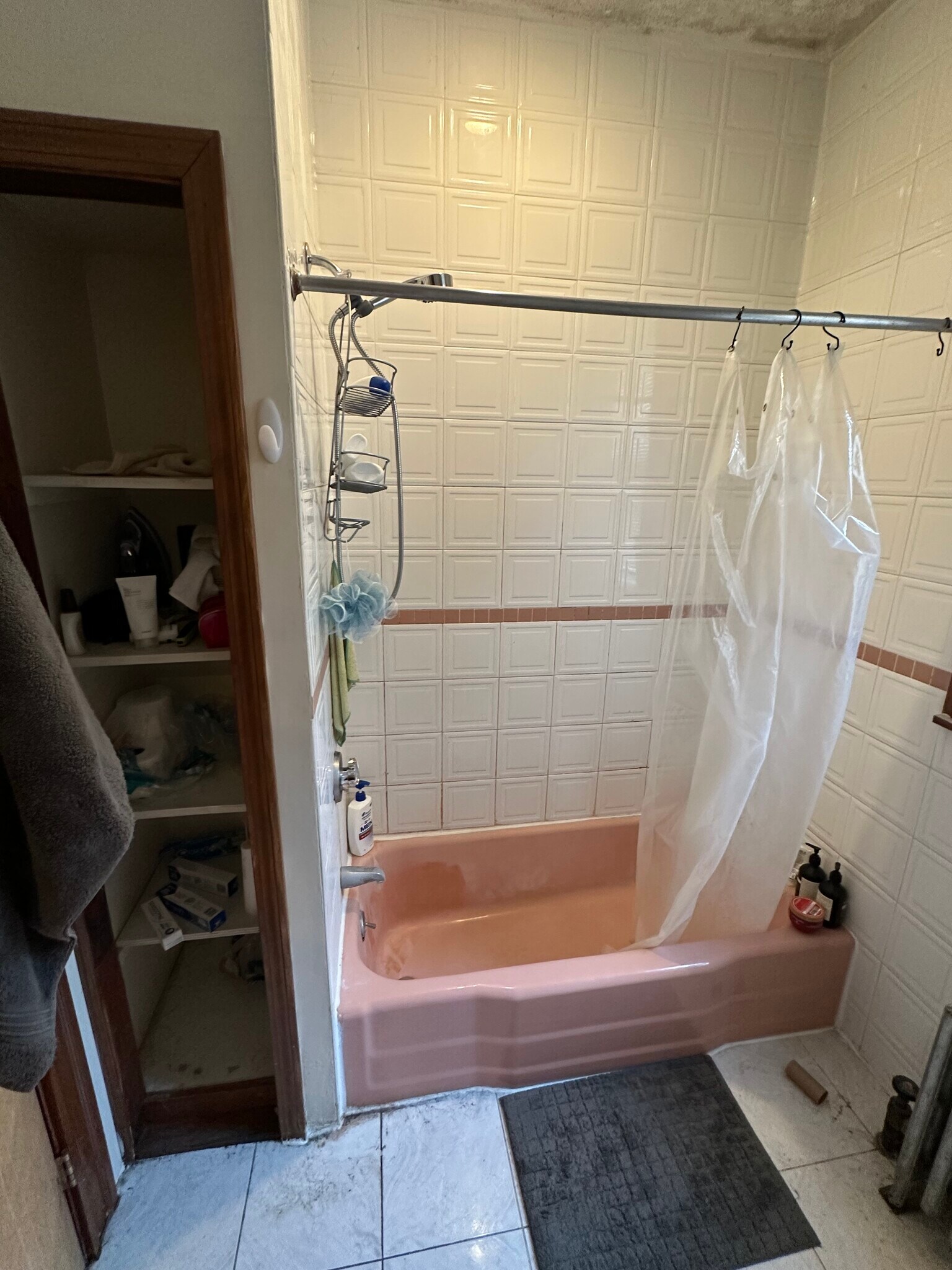 Building Photo - 52 Babcock St