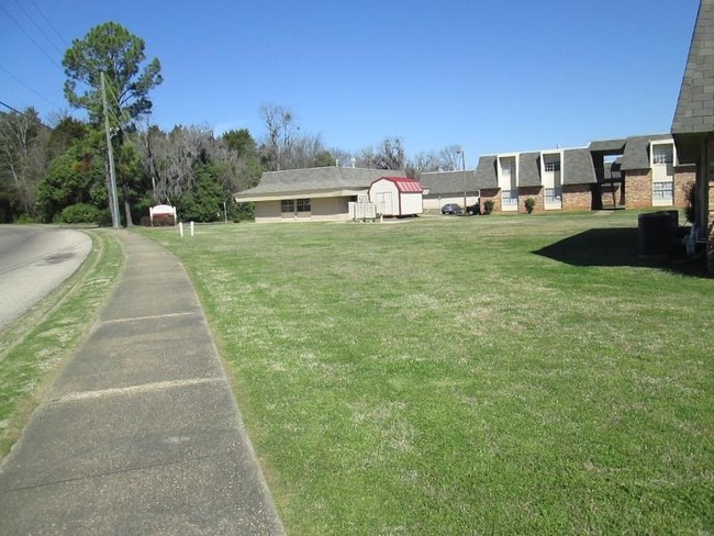 Building Photo - Selma Square Apartments