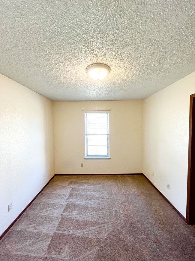 Building Photo - Available NOW!!!! Gorgeous 1 story, 3 bedroom, 2 bath, 2 car garage home with garage door opener....