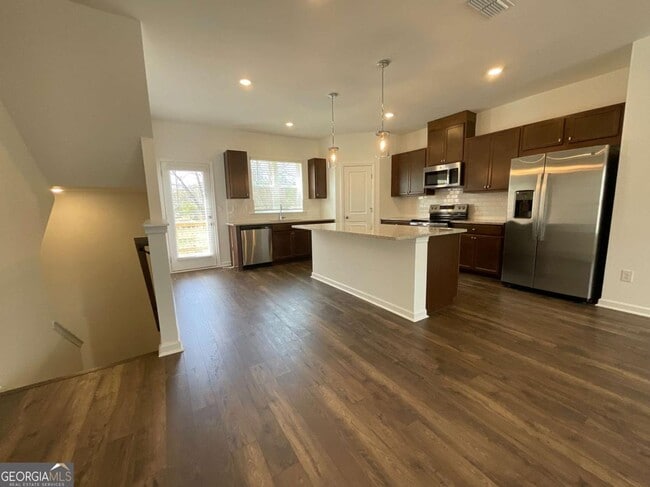 Building Photo - 5716 Plaza Dr SE