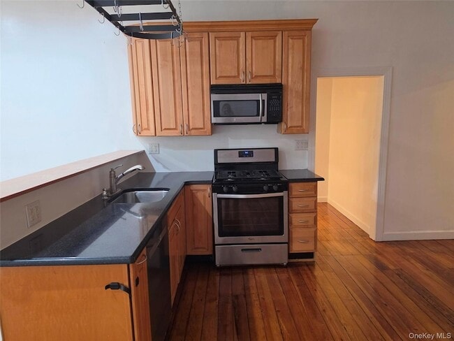 Building Photo - 60 Main St