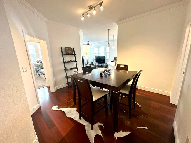 Building Photo - 533 NE 3rd Ave