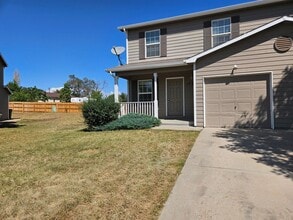 Building Photo - Adorable 2 bedroom townhome Available ASAP!