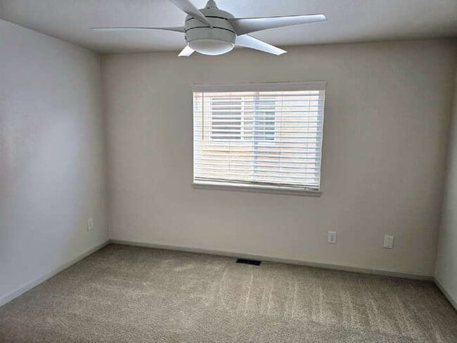 Building Photo - Beautifully Remodeled 2 Bed, 2 Bath, Single level Townhome, 2 car garage.