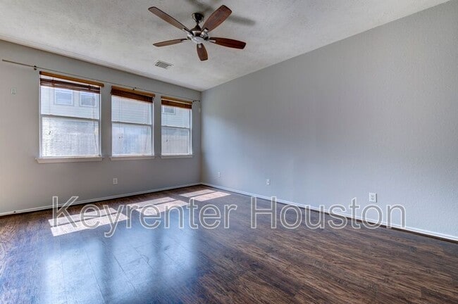 Building Photo - 47 Wickerdale Pl