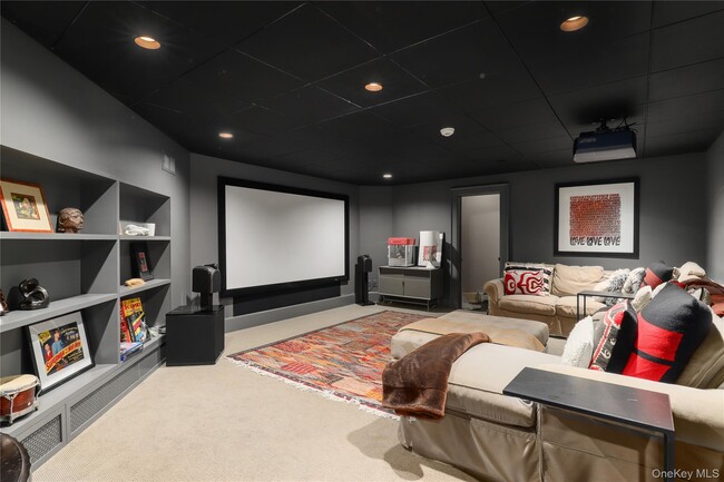 Building Photo - 10 Upland Rd N