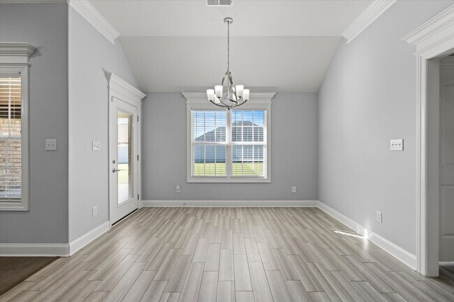 Building Photo - Immaculate 4 Bedroom Home Between Athens a...