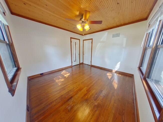 Building Photo - COLLEGE HILL RENTAL-122 South Glendale