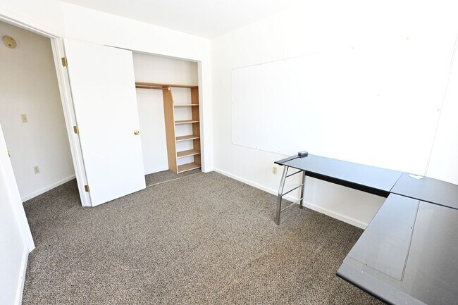 Building Photo - 1103 Broaddus St