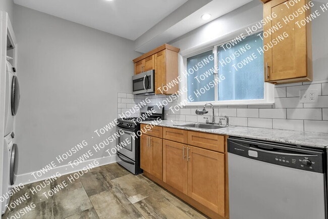 Building Photo - 105 Mariner St