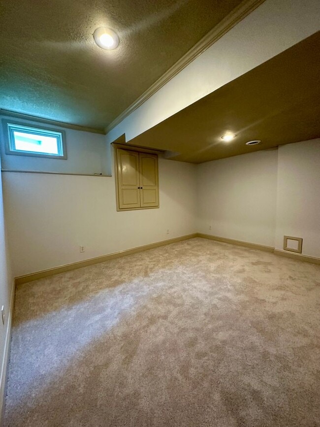 Building Photo - {9003} Wilshire Farms Reverse 1.5 Story Ho...