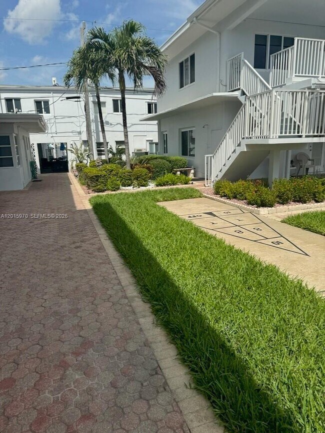 Building Photo - 4228 N Ocean Dr