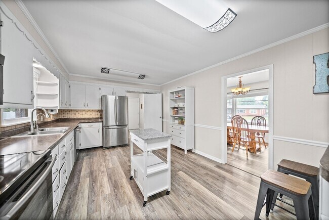 Building Photo - 3424 Leland Cir