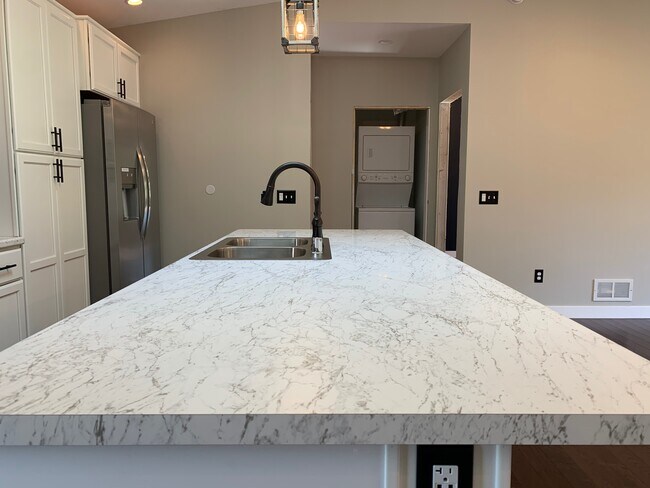 ISLAND - 713 Washington St