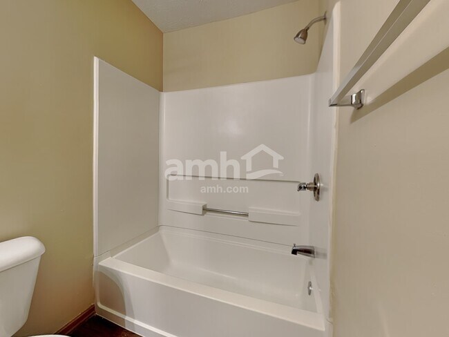 Building Photo - 940 Fox Croft Pl