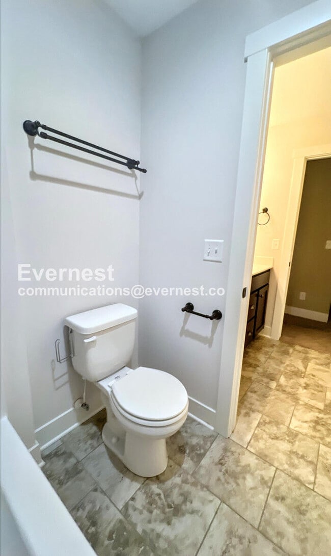 Building Photo - 509 SW Brummel Rd