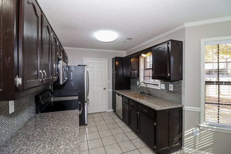 Building Photo - 4142 Hidden Fern Ln N