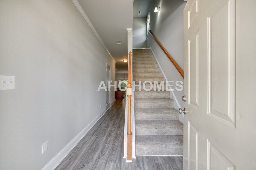 Building Photo - 2297 Shady Dr