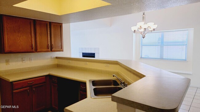 Building Photo - 7025 Crown Ridge Dr