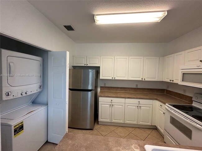 Building Photo - 3370 NE 14th Dr