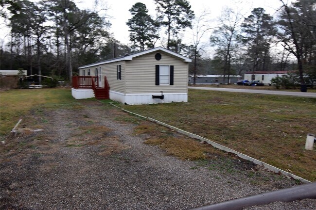 Building Photo - 2 Lakeview Ln