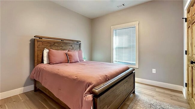 Building Photo - 374 Prince Dr