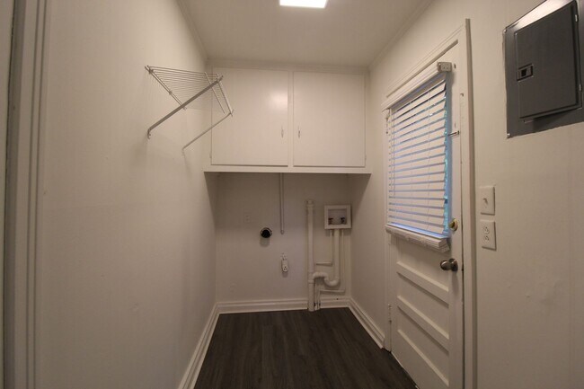 Building Photo - 3 Bedroom 1 Bath Home In Prairie Village