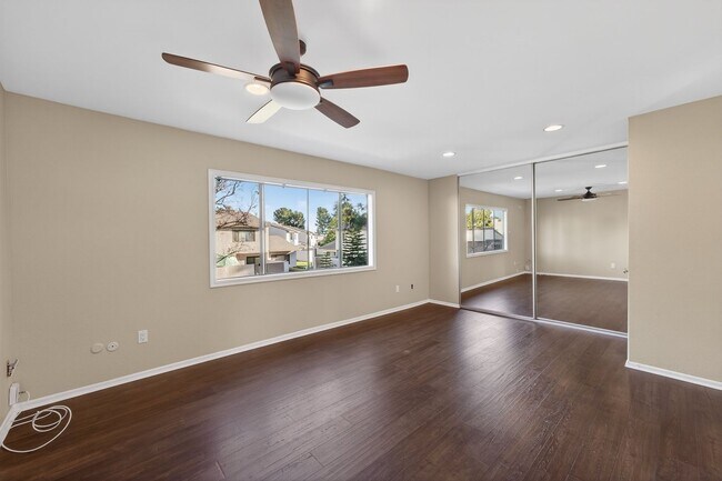 Building Photo - 3 Bedroom Townhome: Prime Location with Pool, Clubhouse and More!