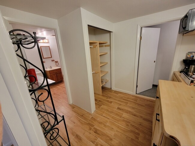 Building Photo - 28 Bonnie Brae Dr