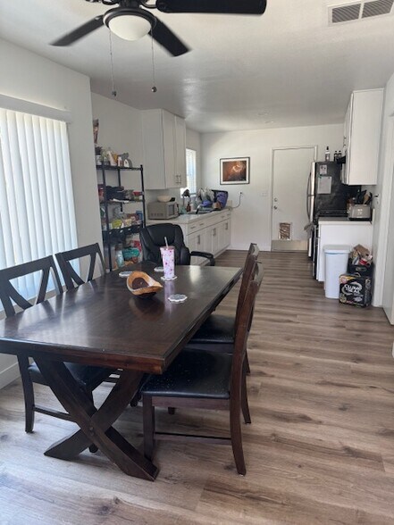 Dining - 2733 Harbor Blvd