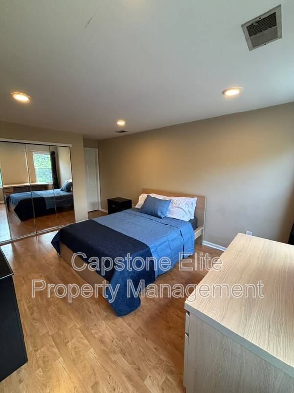 Building Photo - 12 Colgate Dr
