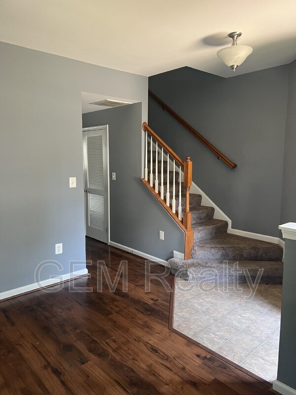 Building Photo - 7120 Azalea Dr