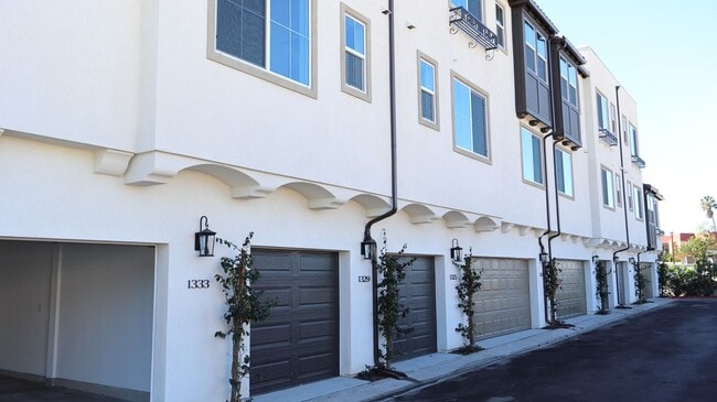 Building Photo - FOR RENT Amazing 4 bedrooms townhome in El Cajon City FOR RENT!!!!!!!!!!!!