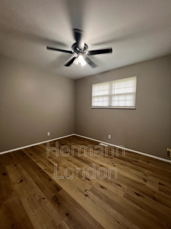 Building Photo - 750 Blackbird Dr