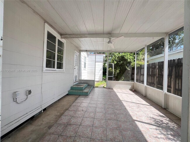 Building Photo - 315 NE 110th St